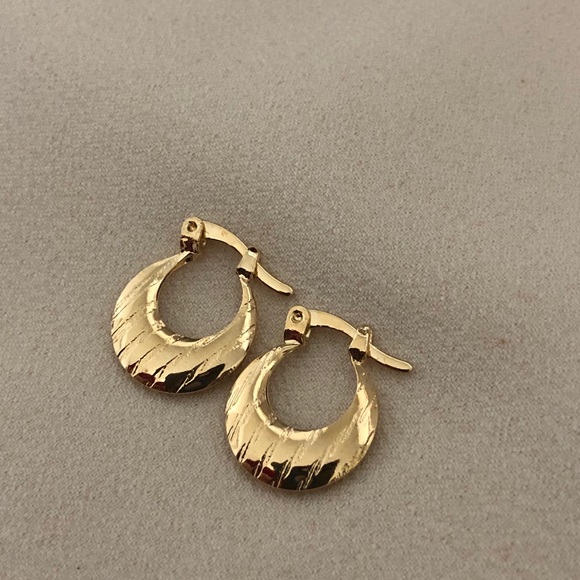18k Gold Filled Small Hoop Earrings - Picture 5 of 7